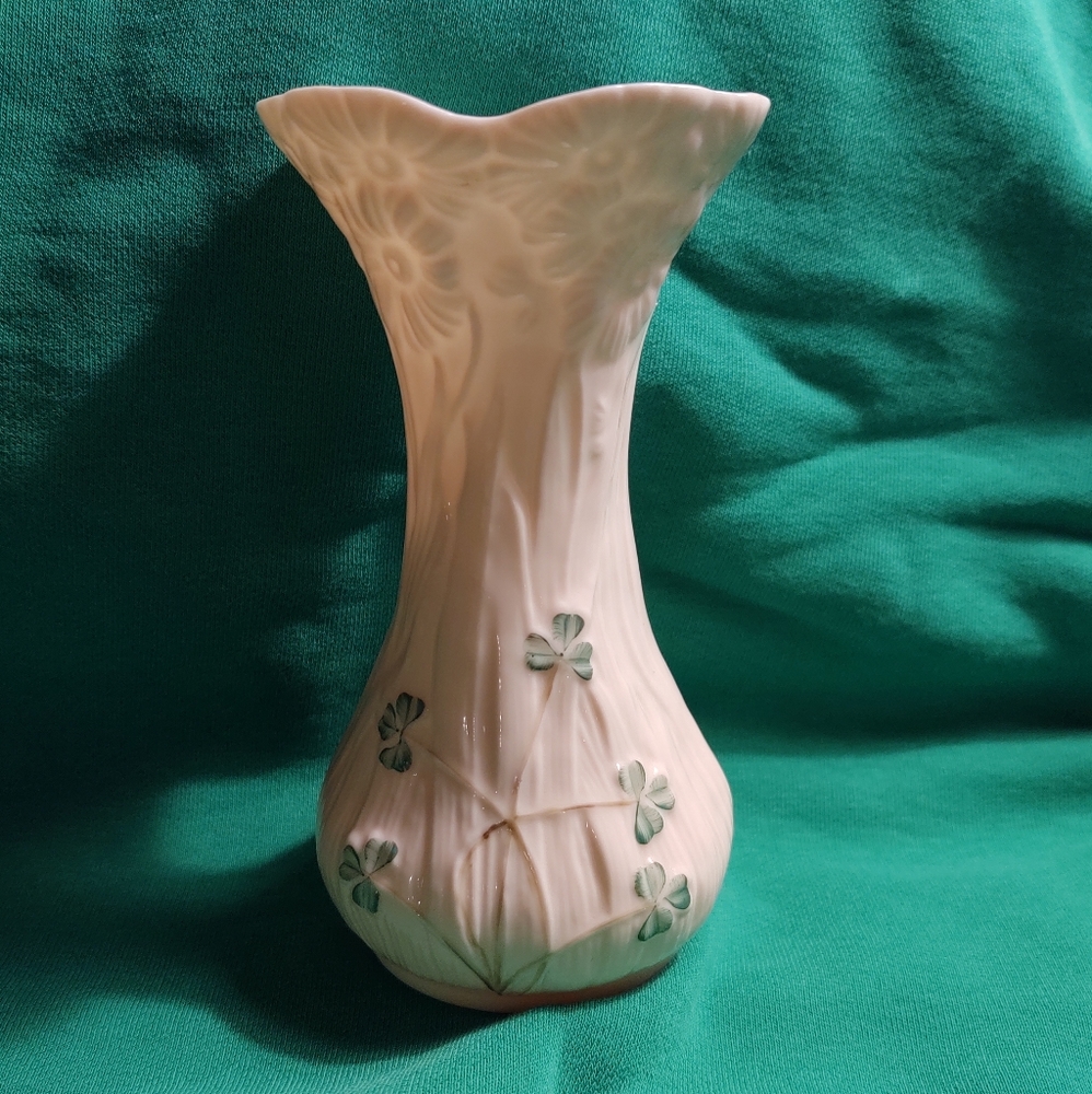 Belleek Daisy Spill Vase Ivory with shamrocks